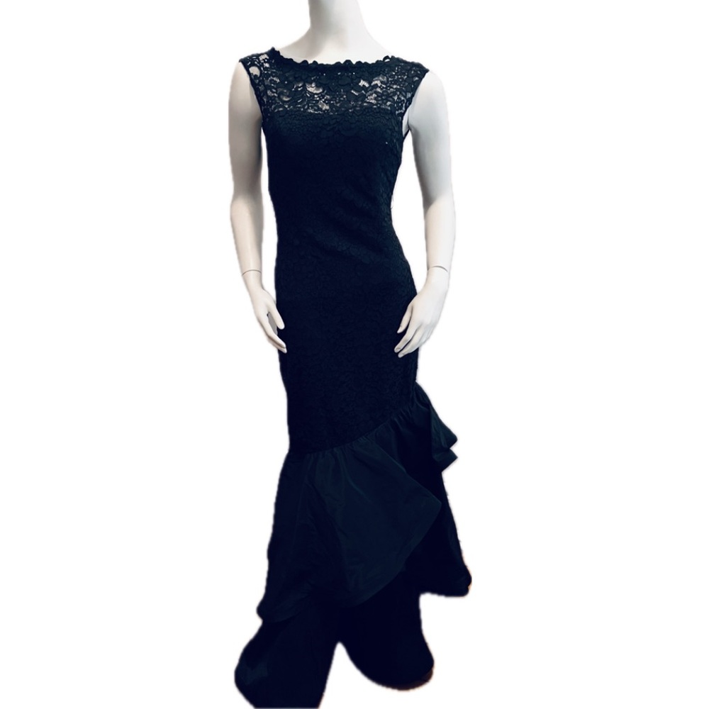 Elegant Black Lace Evening Gown